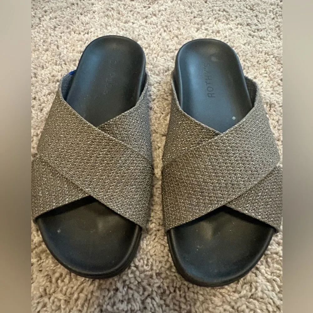 Rothy's “The Weekend Slide” in Silver Sand